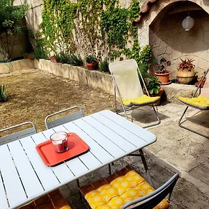 https://appartement-au-coeur-de-cassis-avec-jardin.fr-provencehotel.com