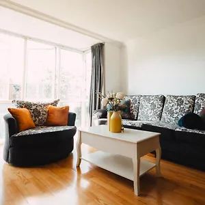 Appartement Goldenglow 15 Min Airport